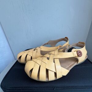 Earth Belita Leather Fisherman Sandals 9.5M Creamy Yellow / Tan Slip On Comfort